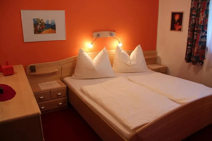Room 3 of 11