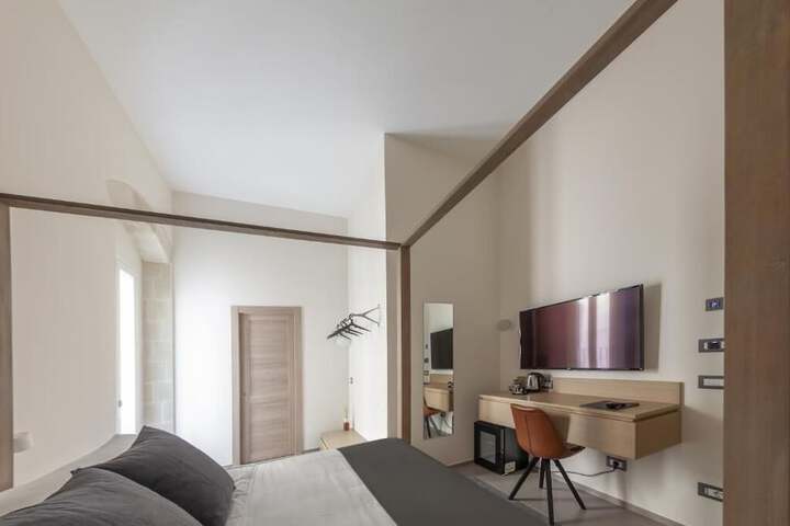 Room 2 of 46