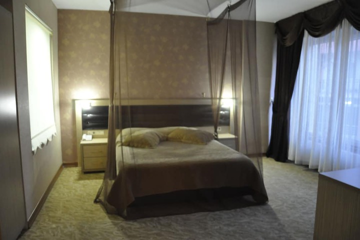 Room 27 of 64