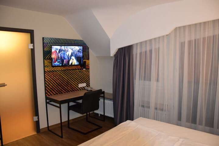 Room 7 of 11