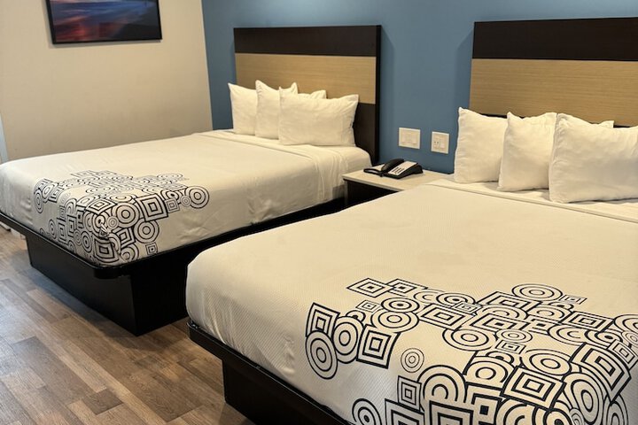2 Queen Beds (4 of 8)