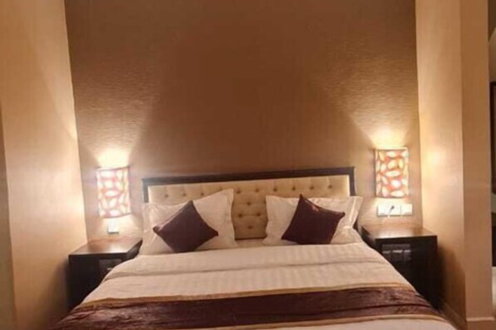 Room 9 of 12