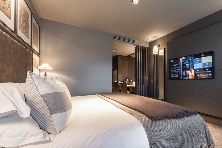 Room 14 of 65