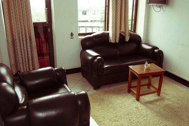 Room 9 of 11