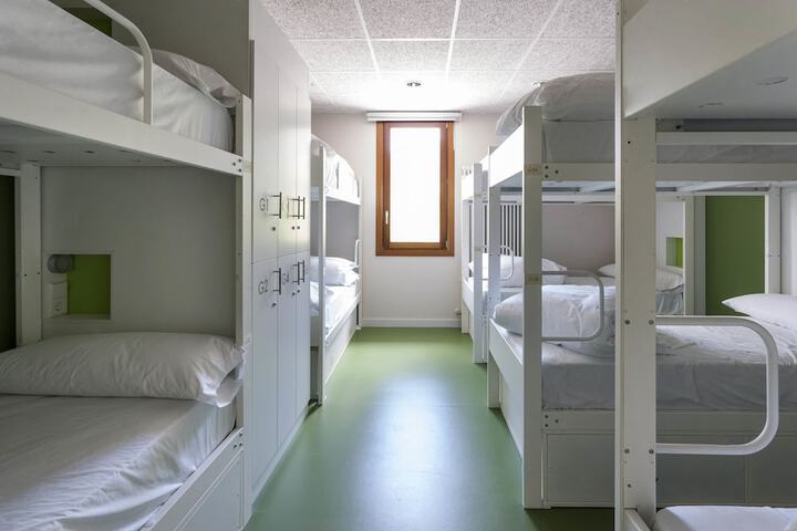 Room 10 of 14