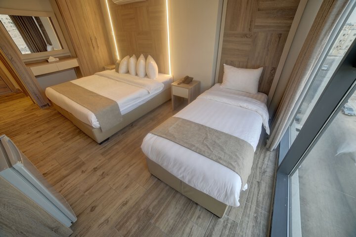 Room 11 of 25