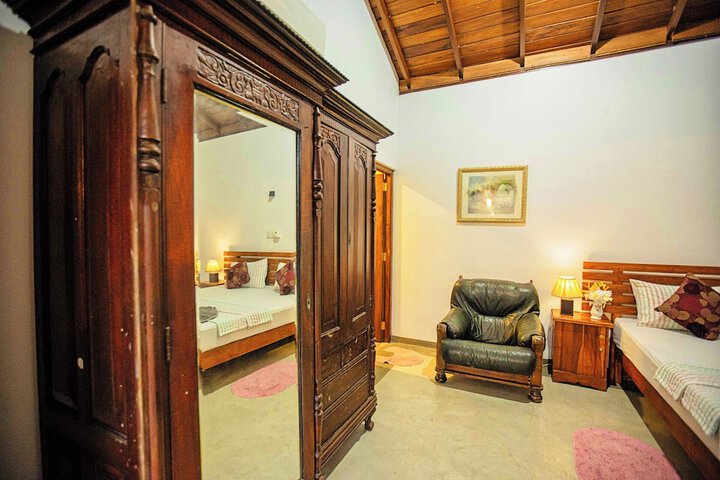 Room 13 of 80