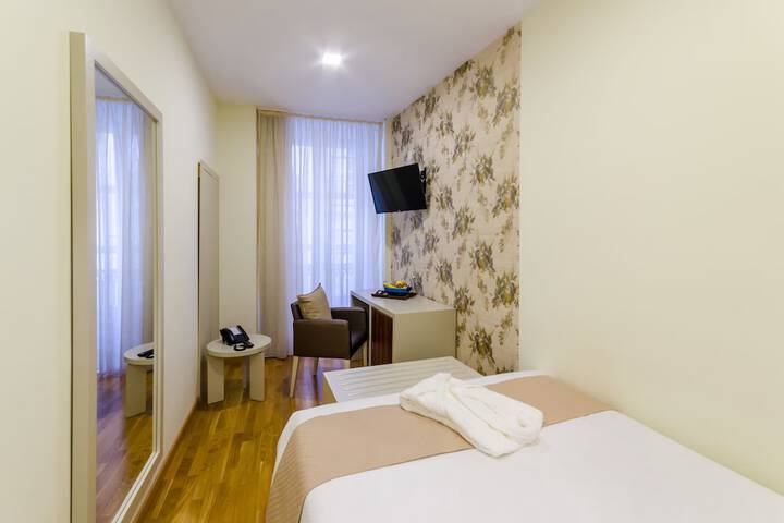 Room 32 of 160