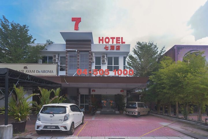 Exterior of 7 Hotel