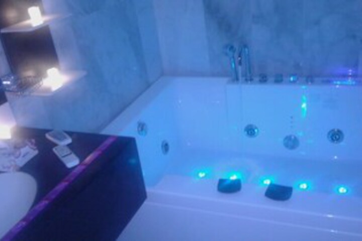 Hot Tub 10 of 22
