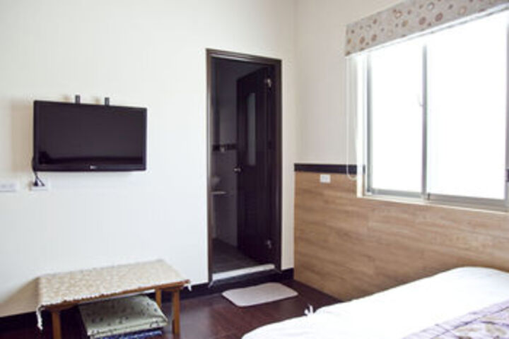 Room 9 of 19