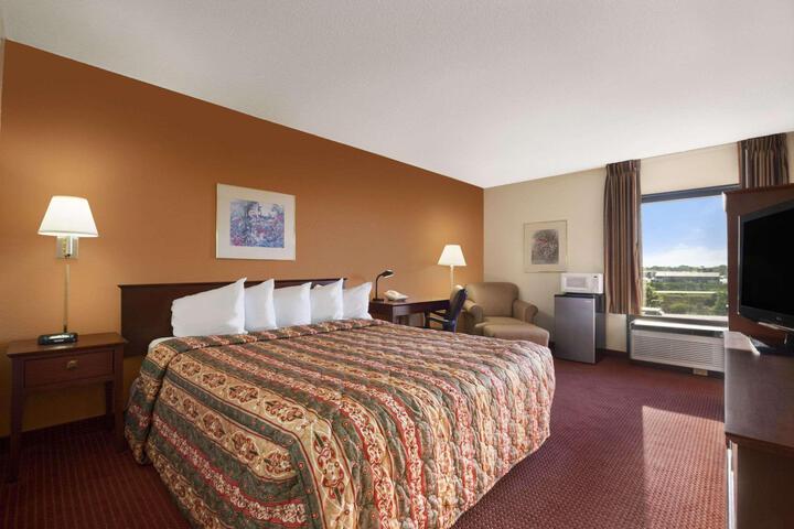1 King Bed (14 of 18)