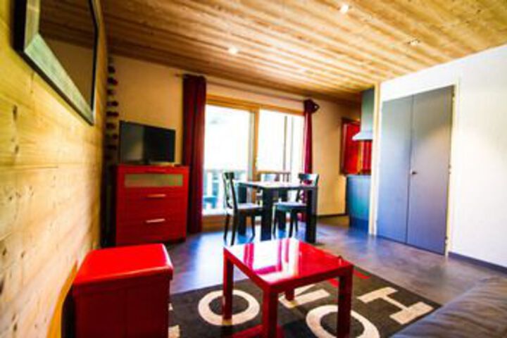 Room 2 of 10