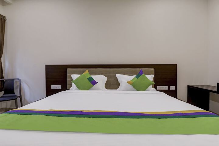 Room 6 of 44