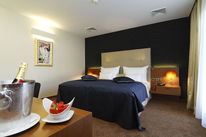 Room 4 of 48