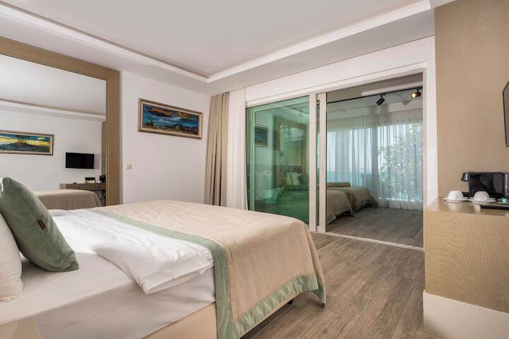 Room 14 of 152