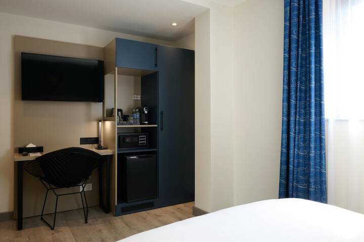 Room 18 of 42