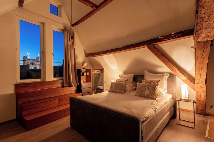 Room 8 of 25