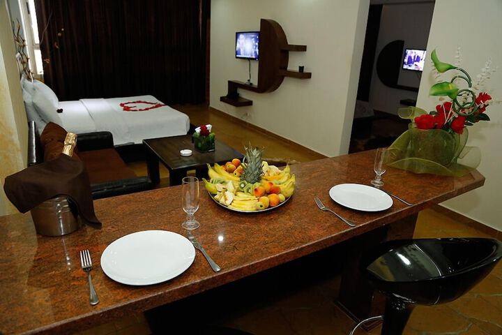 Room 10 of 28