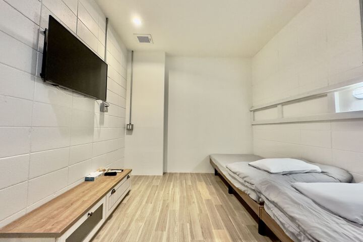 Room 91 of 193