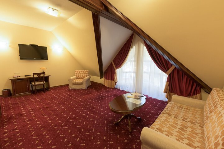 Room 28 of 73
