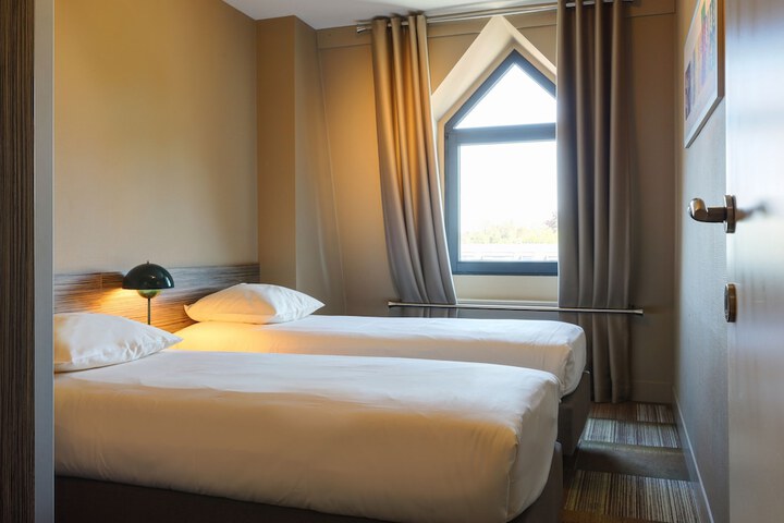 Room 14 of 83