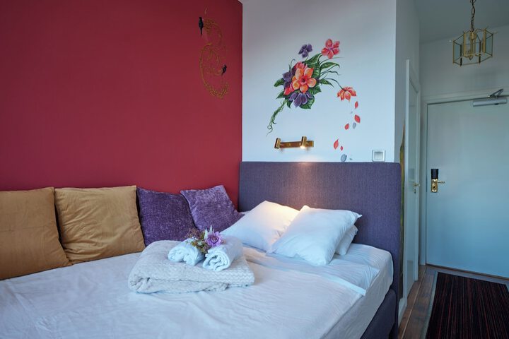 Room 10 of 35