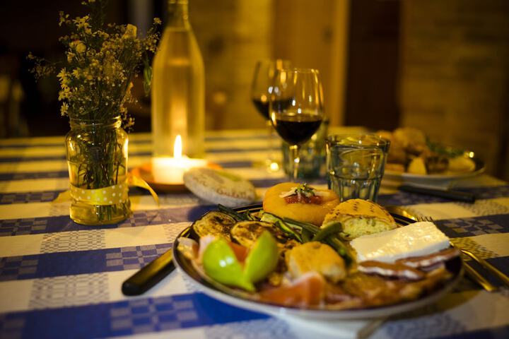 Dining 12 of 42