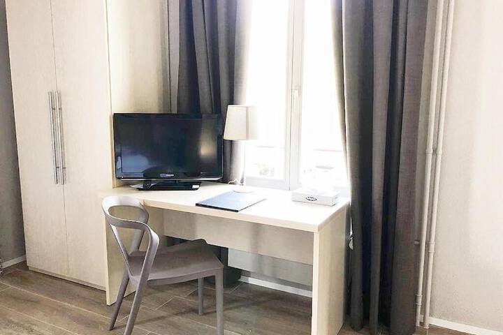 Room 6 of 16