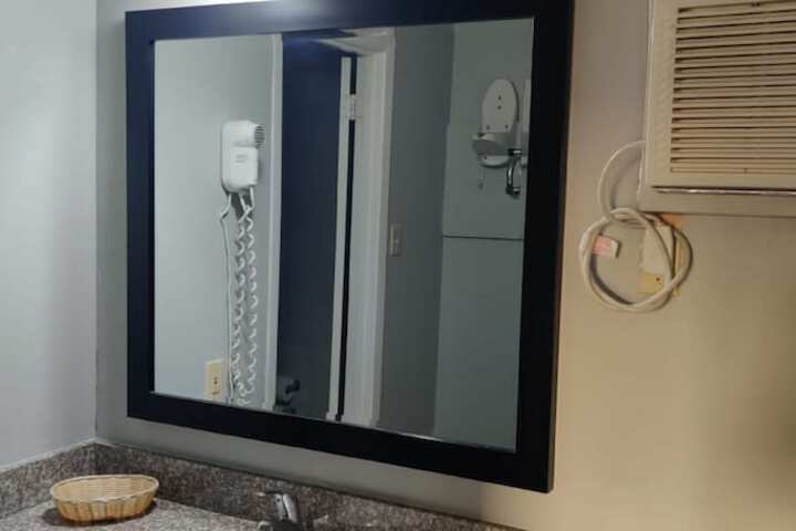 Room 18 of 34