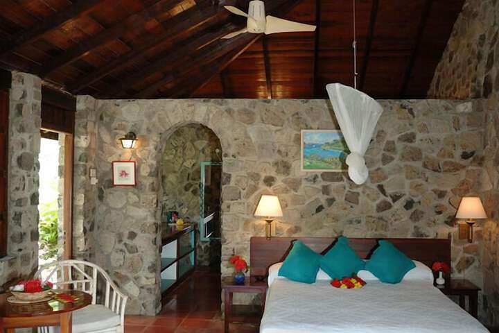 Room 2 of 32