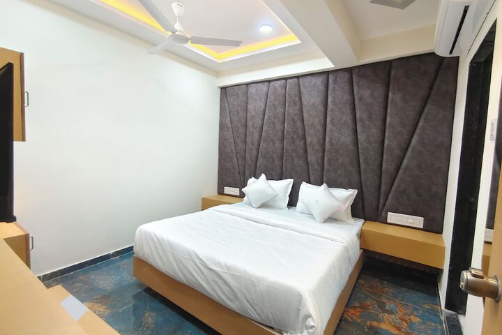 Room 7 of 15