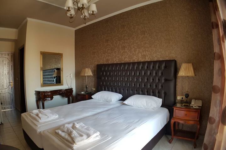 Room 15 of 32