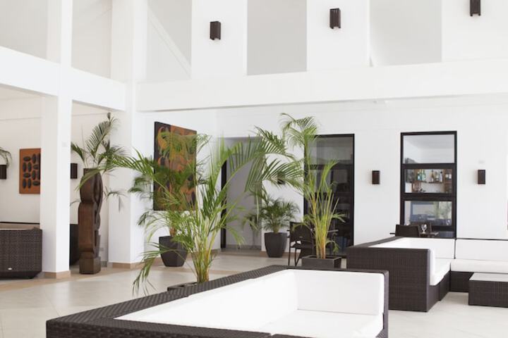 Guest Lobby