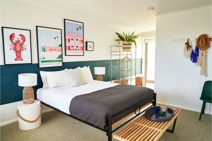 Room 8 of 34