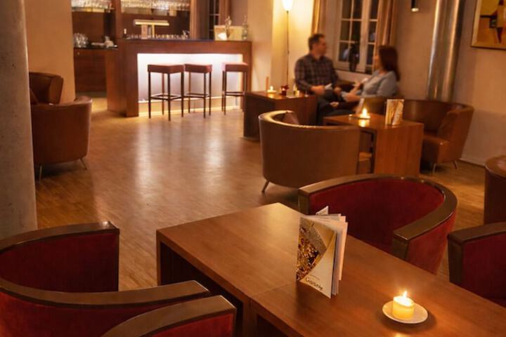 Lounge 18 of 25
