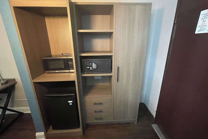 Suite 2 Queen Beds (6 of 6)