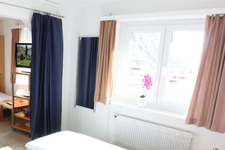 Room 13 of 64