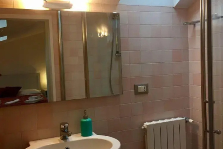 Room 9 of 13