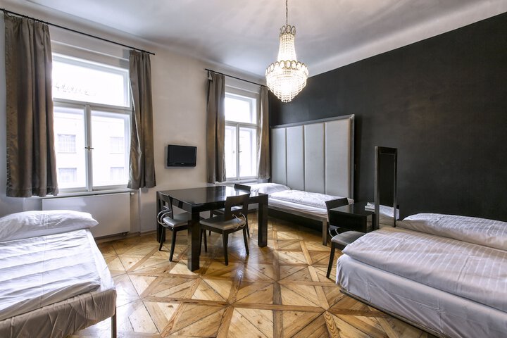 Room 3 of 71