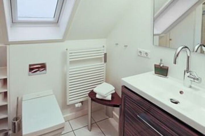 Room 4 of 15