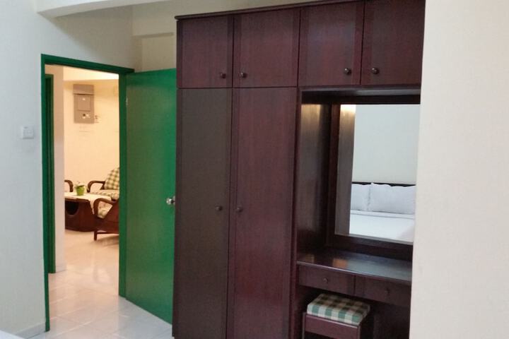 Room 12 of 18