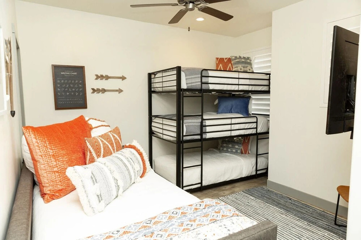 Room 5 of 18