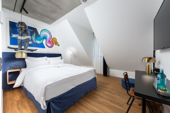 Room 8 of 14