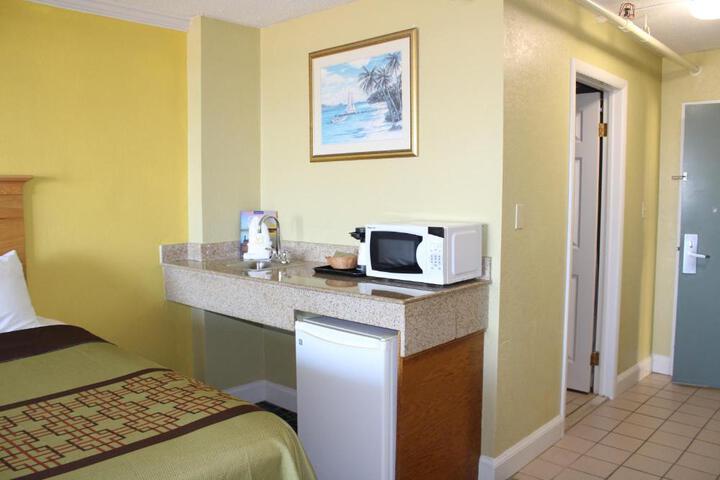 2 Queen Beds Ocean View (9 of 11)