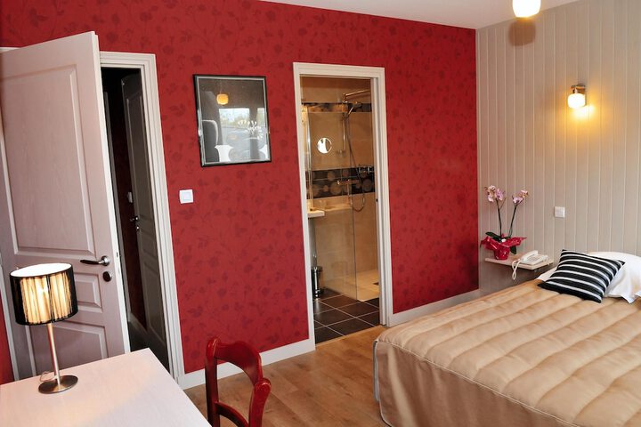 Room 3 of 12
