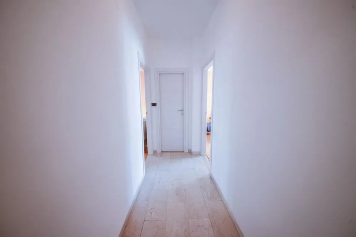 Room 12 of 20
