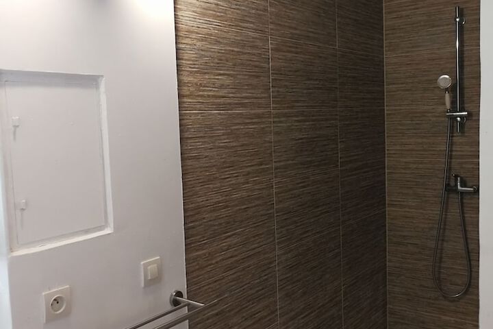 Room 25 of 49