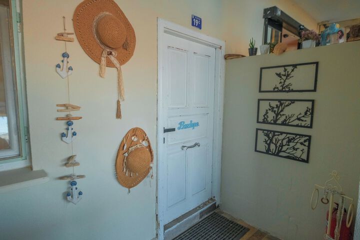 Room 30 of 104