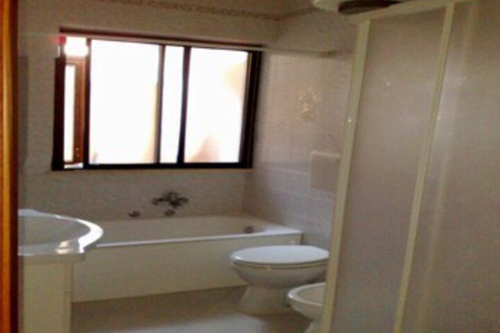 Room 6 of 52